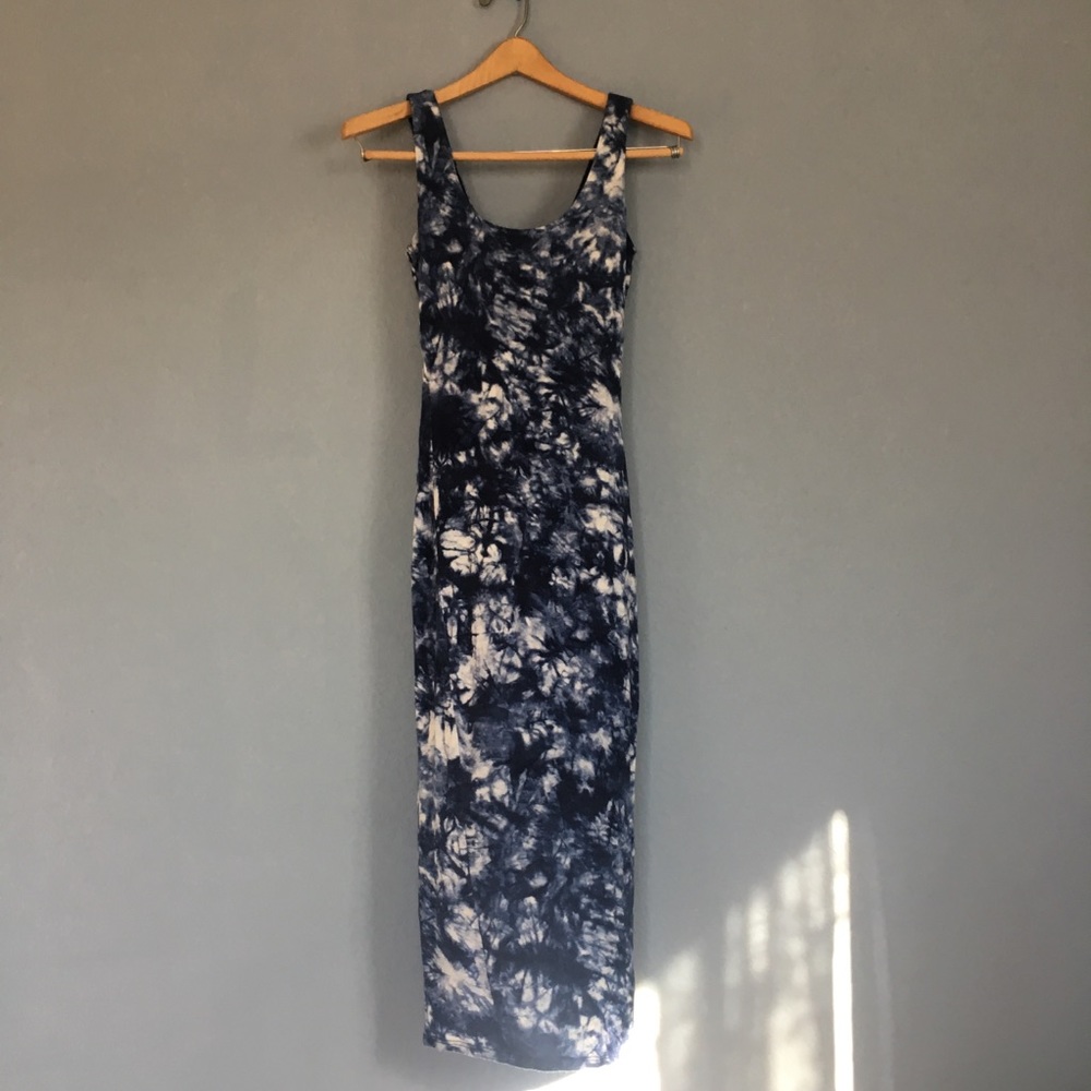 Black Bead, tie-dye blue and white body dress